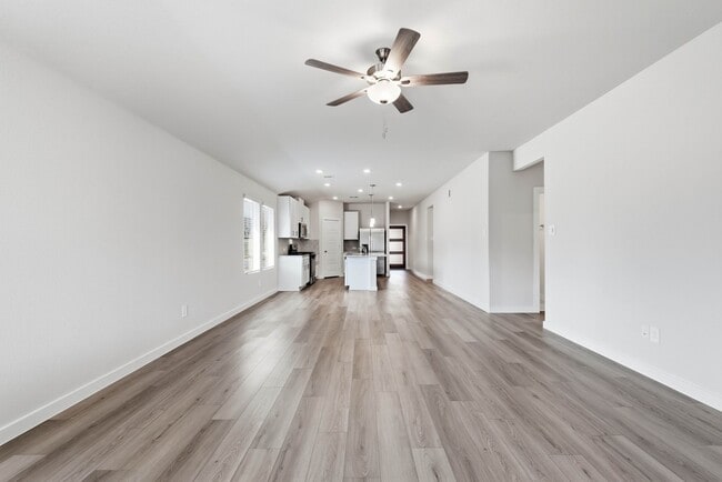 Building Photo - 18037 Martin Pines Dr