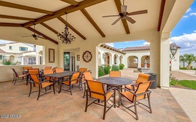 Foto del edificio - 14200 Village Pkwy