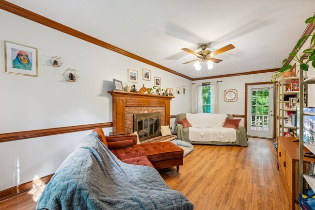 Foto del edificio - Beautiful 3br/2.5ba Two-Story Home 15 Minu...