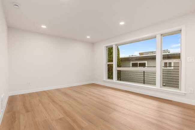 Foto del edificio - 6721 24th Ave NW