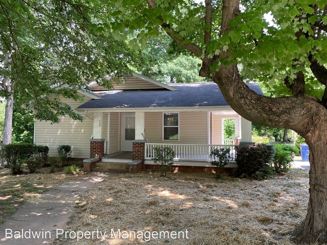 Primary Photo - 4 br, 2 bath House - 209 FOREST HILL AVENUE