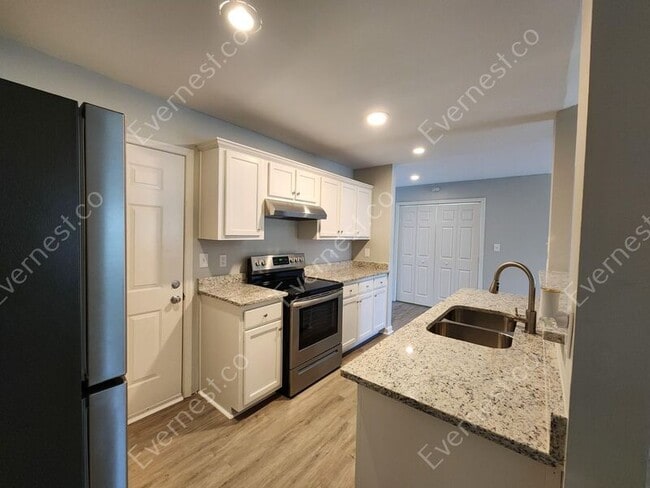 Building Photo - 2175 Red Oak Cir