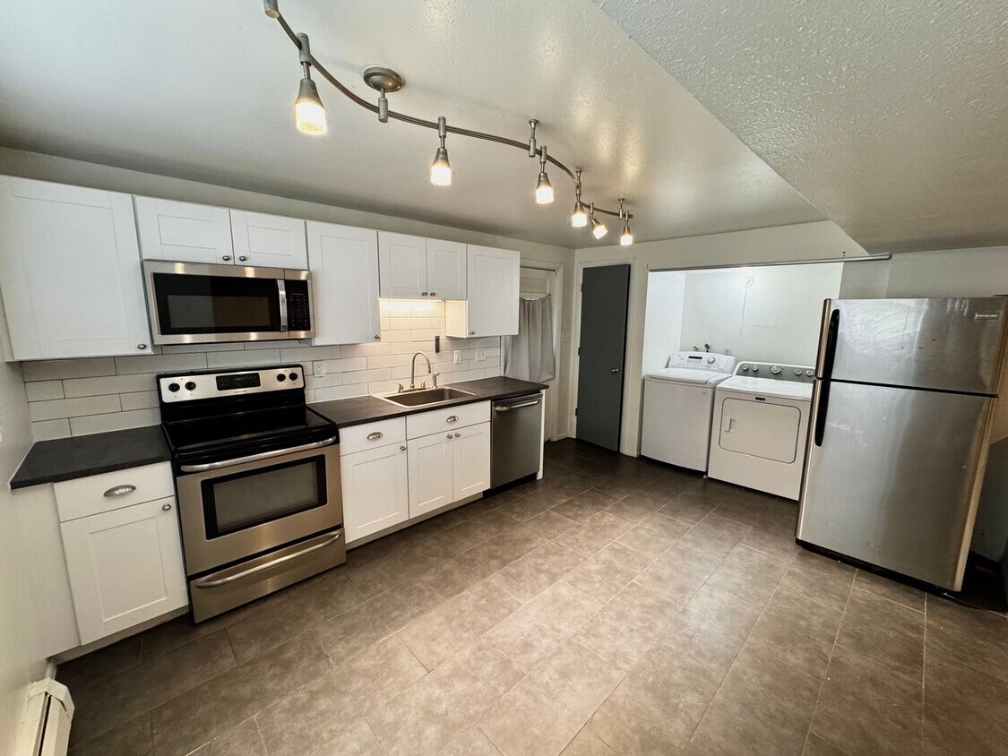 Photo - 14460 - 14470 1/2 W 8th Ave.