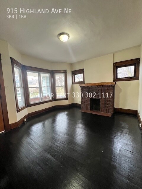 Building Photo - Three bedroom side by side duplex for rent...