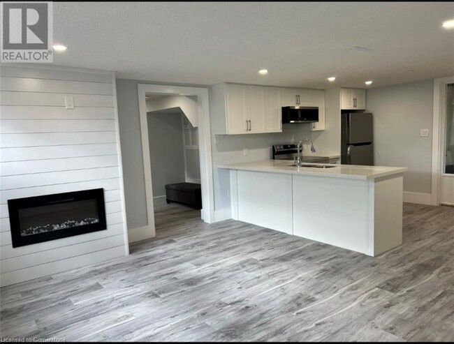 Building Photo - 76 Montcalm Dr