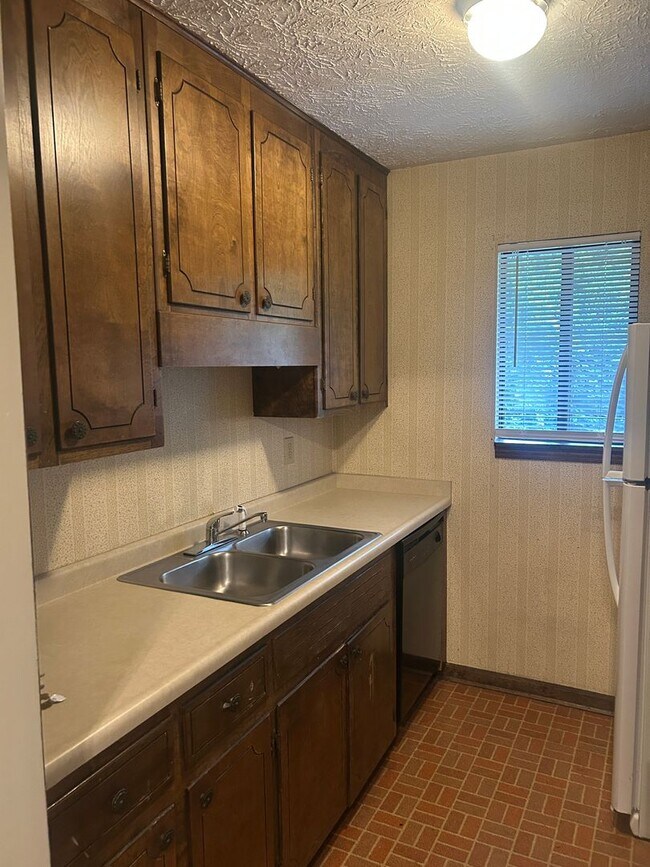 Foto del edificio - Campus View 1 Bedroom Apt. -Walking Distan...