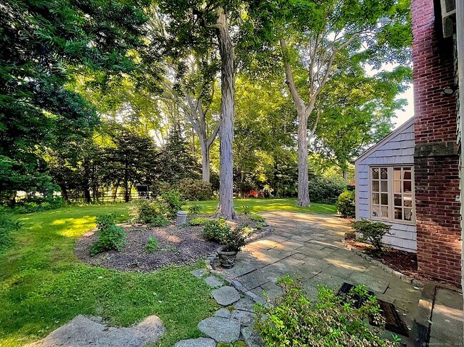 Building Photo - 86-85 5 Mile River Rd