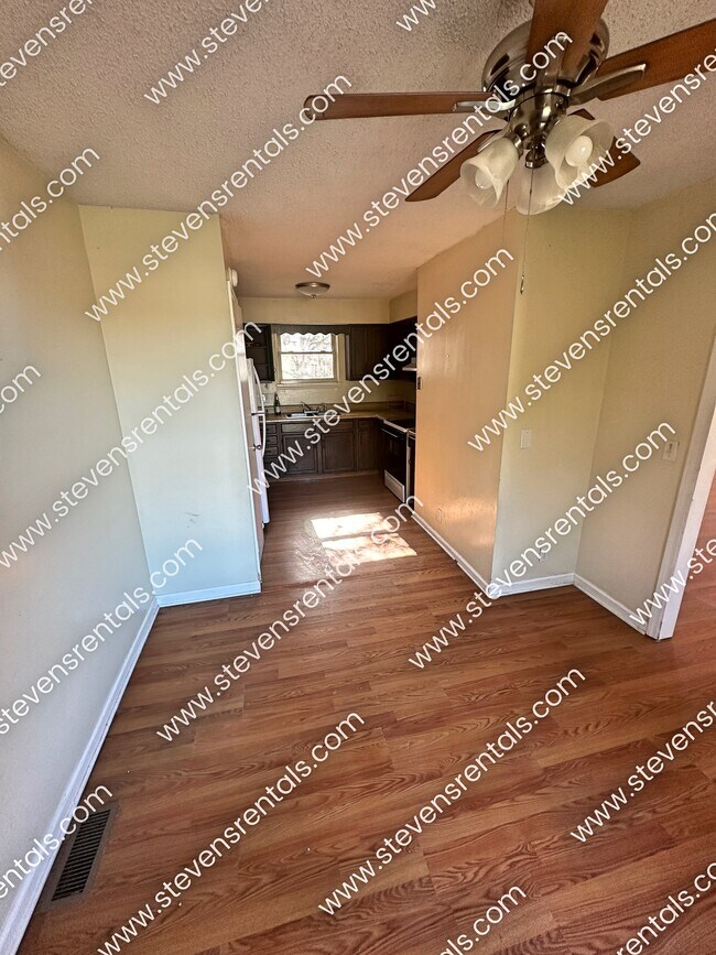 Building Photo - 121 Cedarcroft Ct