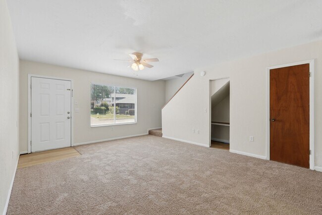 Building Photo - Southfork Oaks Condo