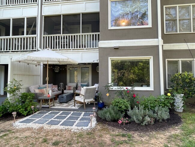 Foto del edificio - 1 Saint Claire Ln NE
