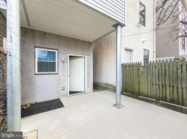 Building Photo - 1724 N Bouvier St