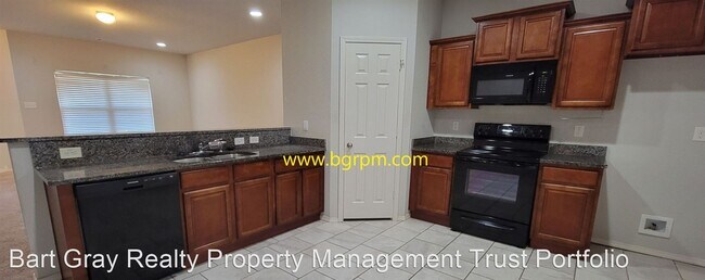Foto del edificio - 4 br, 2 bath House - 6733 Red Oak Lane