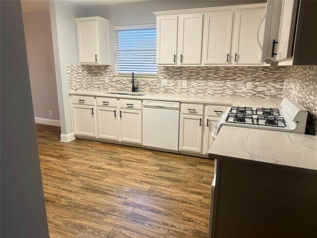 Foto del edificio - 114 Hersee Ct