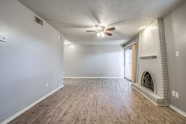 Foto del edificio - 5330 Kenosha Ave
