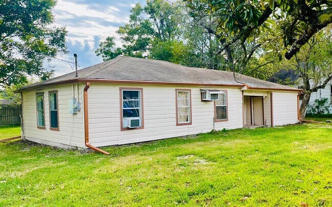 Foto del edificio - 1745 Rivercrest St