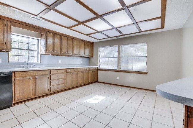 Building Photo - 3 bed, 2 bath home in Midwest City