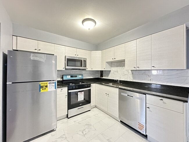 Building Photo - 630 Lincoln Ave