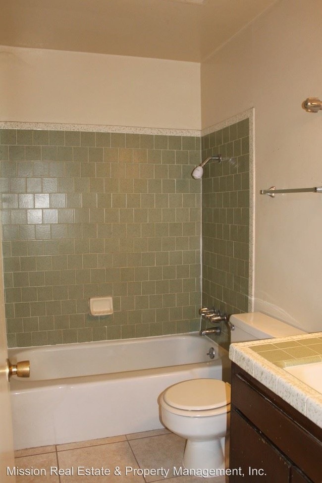 Building Photo - 810 31st St