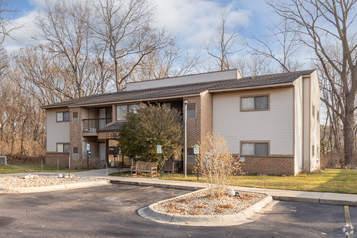 Foto principal - Pine Creek Apartments