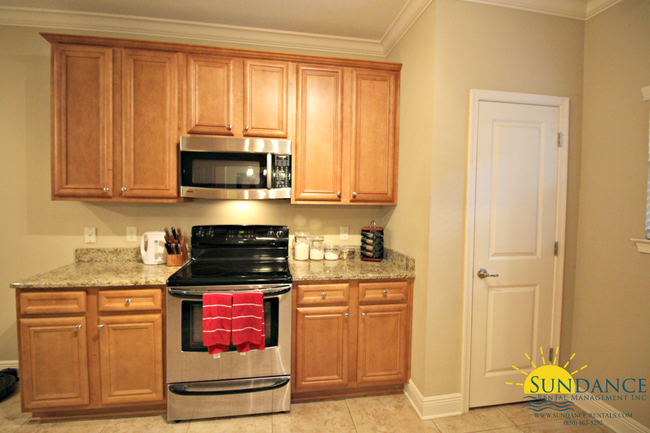 Building Photo - Beautiful 3 Bedroom Town Home in the Heart...