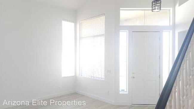 Building Photo - 3 br, 2.5 bath House - 860 N Cambridge Place