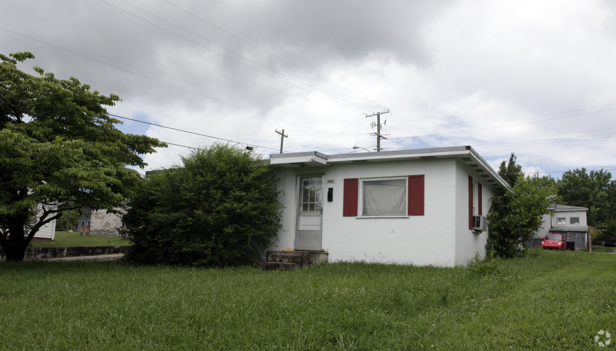 Foto del edificio - 2102 Whittle Springs Rd