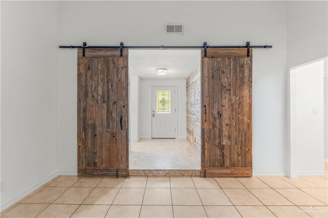 Foto del edificio - 41 Palm Valley Dr E