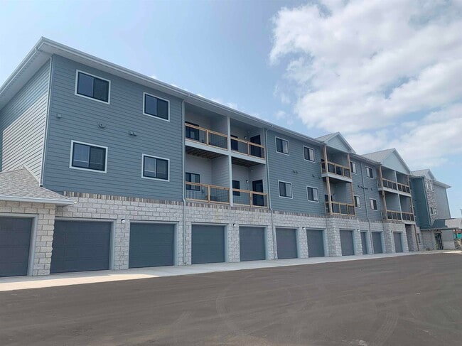 Building Photo - Creekside Heights Apartments, LLC