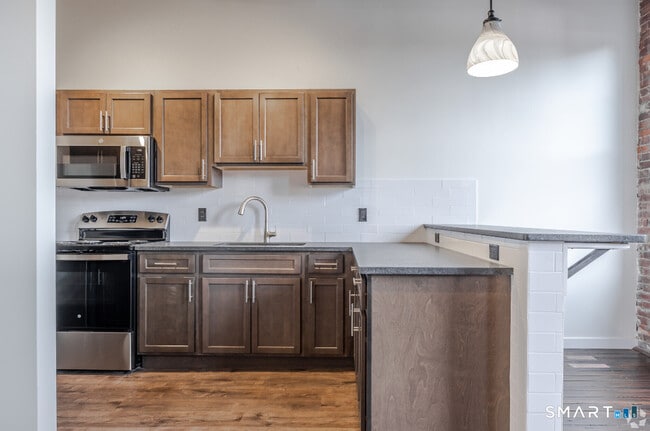 Building Photo - 424 Main St