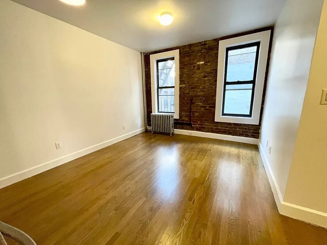 Primary Photo - 425 Grand Avenue