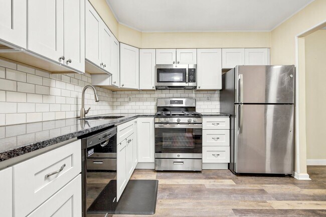 Foto del edificio - Spacious 2-Bedroom Townhome in Andorra Woods | Finished Living Space, Storage & Prime Location