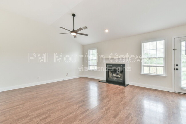 Building Photo - 111 Ash Wood Ln