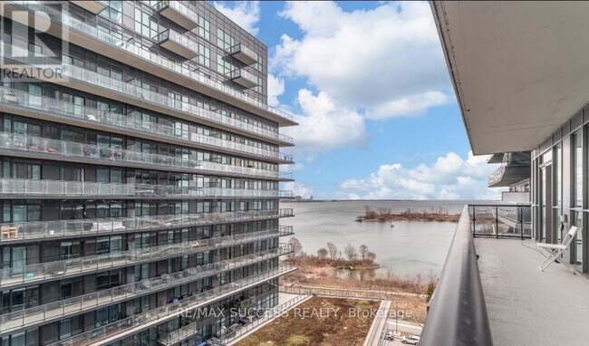 Photo du bâtiment - 110 Marine Parade Dr