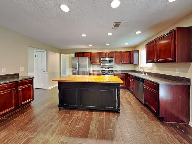 Building Photo - 4909 Lilly Stem Dr