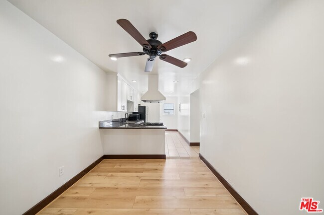 Foto del edificio - 7946 Fountain Ave