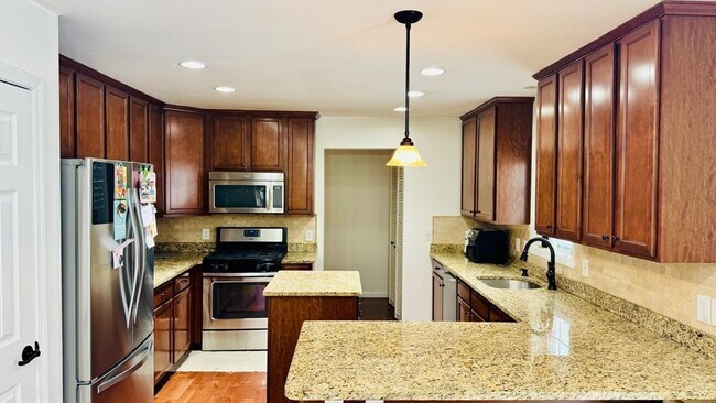 Foto del edificio - 294 Hayden Rowe St