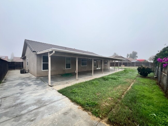 Building Photo - Beautiful West Side Madera Home