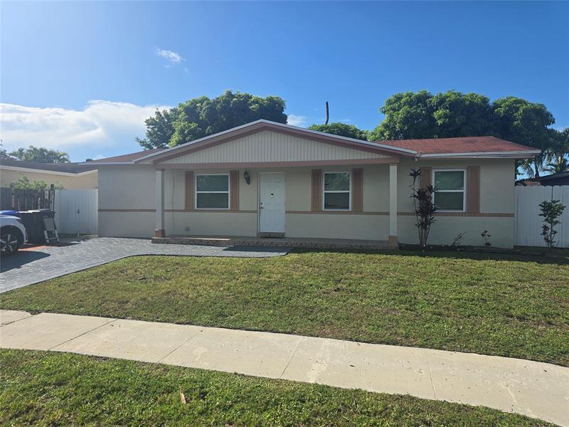 Foto principal - 8241 SW 4th St
