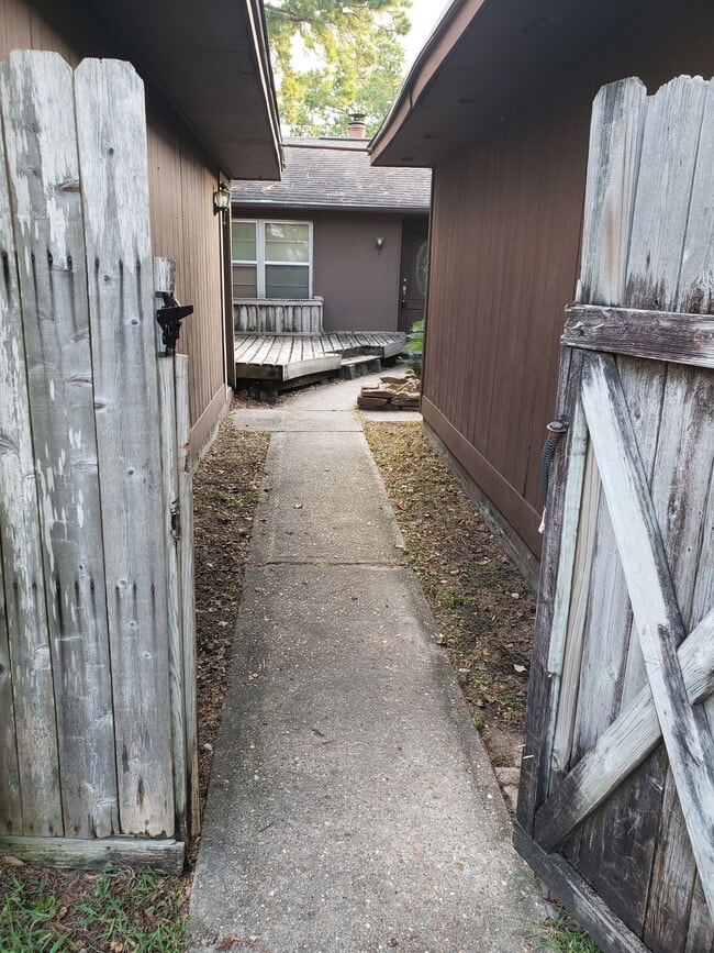 Building Photo - 23103 Good Dale Ln