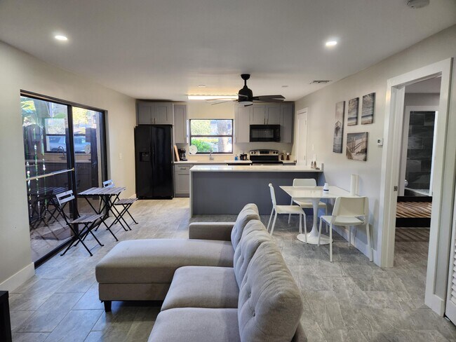 Foto del edificio - 2050 Oleander Blvd