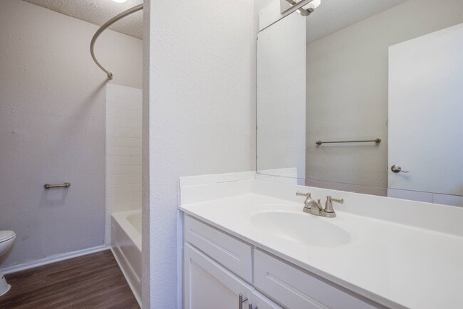 Foto del edificio - Chimneys of Greenville