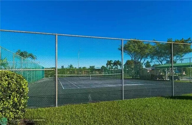 Foto del edificio - 6870 Royal Palm Blvd