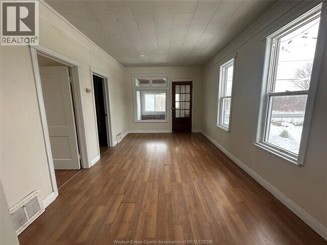 Photo du bâtiment - 1473 S Cameron Blvd