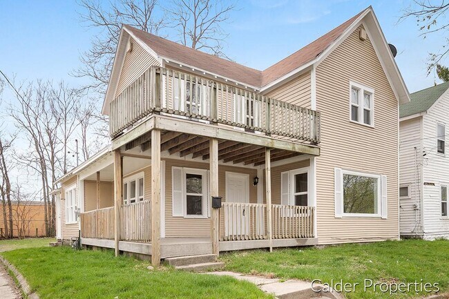 Building Photo - 112 Caledonia St NE