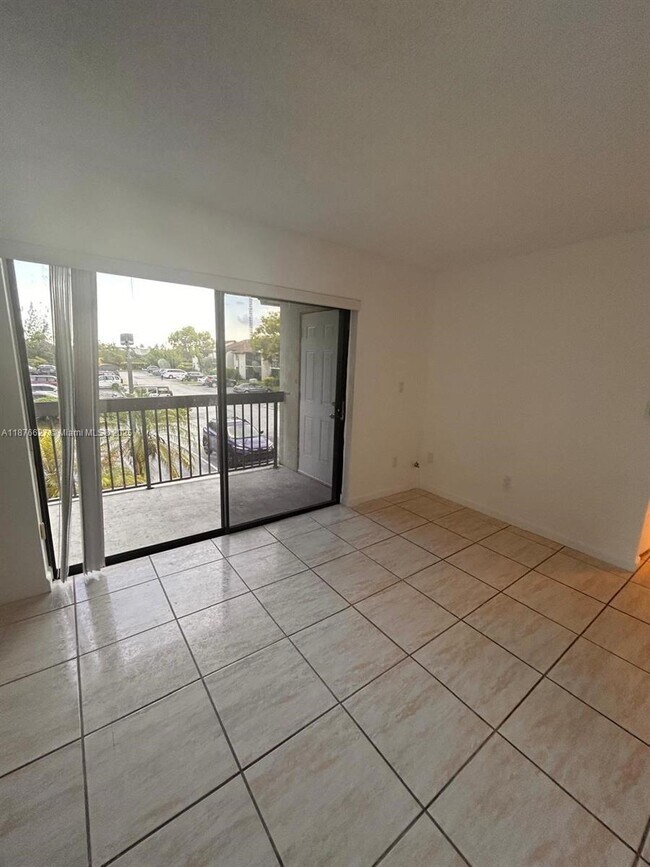 Foto del edificio - 425 NW 210th St