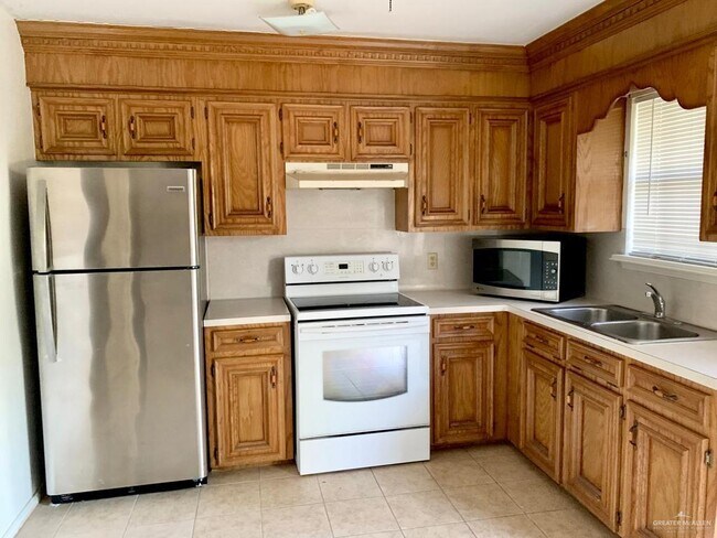 Building Photo - 425 S Bentsen Palm Dr