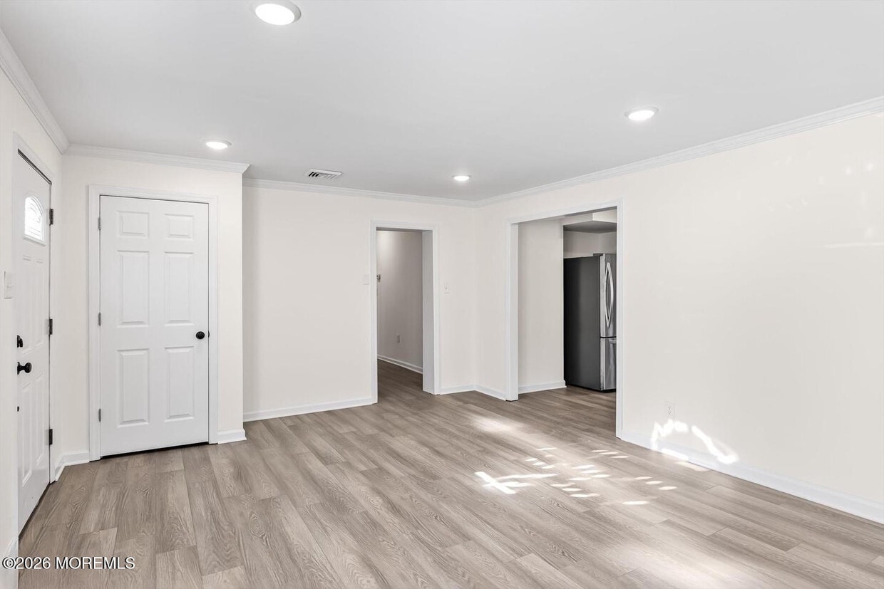 Foto del edificio - 837 Forest Ave