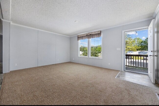 Building Photo - 8376 Huntington Ct