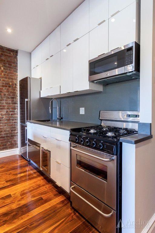 Primary Photo - 410 E 13th St