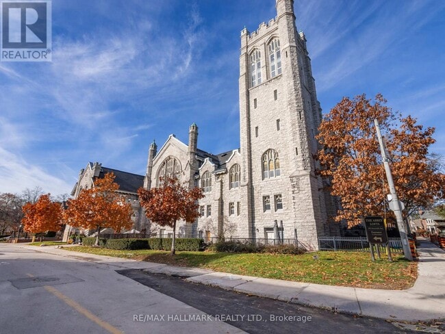 Building Photo - 384 Sunnyside Ave